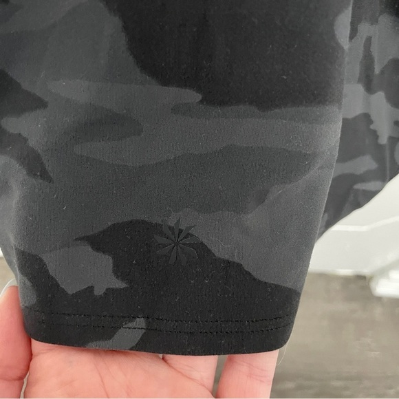 Athleta Grey Camo Conscious Crop Printed A - C - Picture 5 of 8